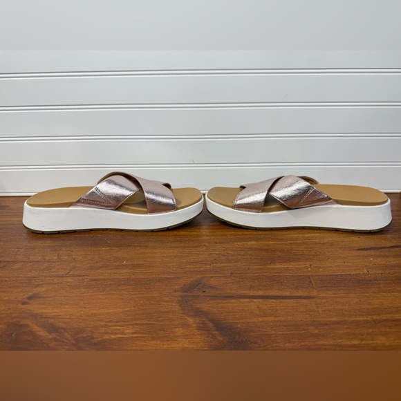 Ugg women’s rose gold metallic Emily square toe slides. Size 7.5 - Picture 4 of 7